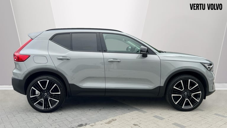 2025 Volvo XC40 2.0 B3P Ultra Dark 5dr Auto Petrol Estate Estate Petrol Automatic