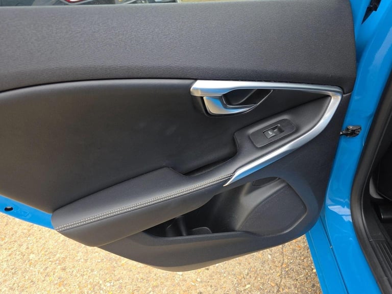 VOLVO V40 1.6 T3 R-Design Nav Euro 5 (s/s) 5dr 2014