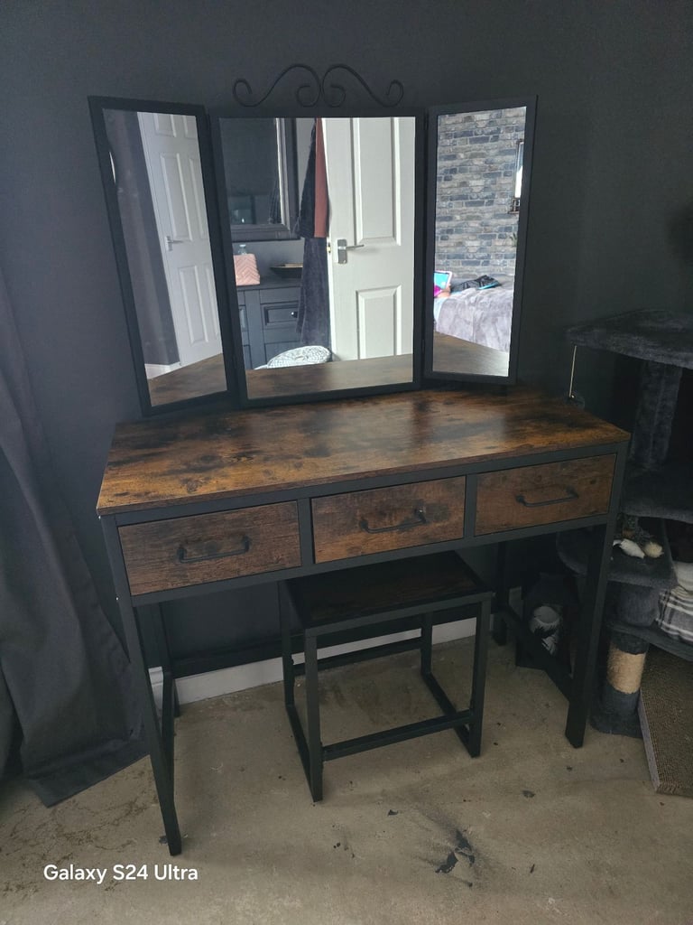 Elode dressing table 