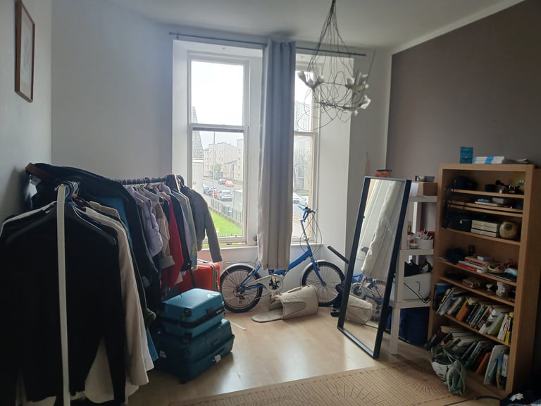 2 bed flat Whiteinch west end 