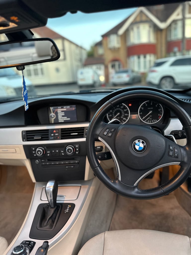 BMW 320i Convertible LCI Automatic  