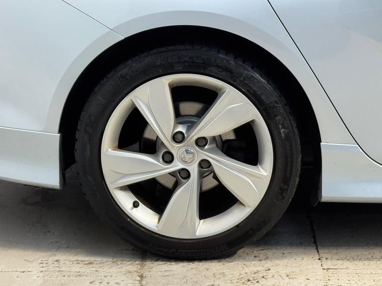 2017 Vauxhall Insignia 2.0 Turbo D SRi Vx-line Nav 5dr HATCHBACK DIESEL Manual