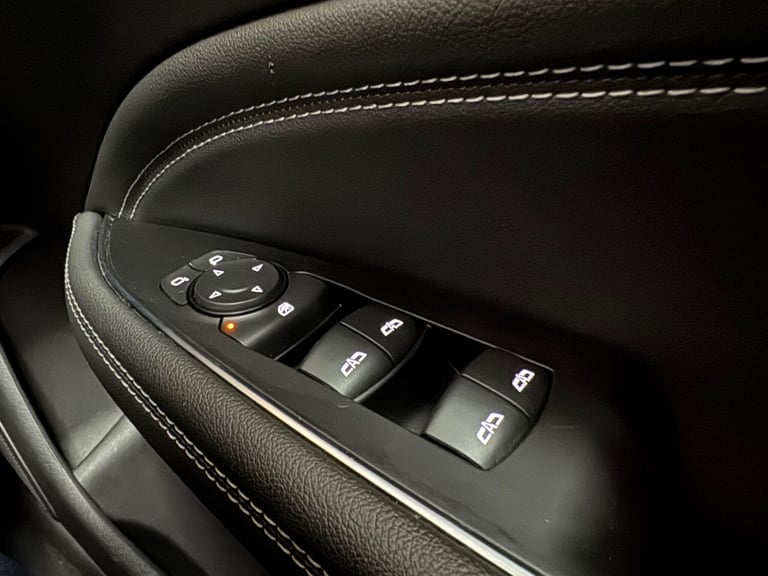 2017 Vauxhall Insignia 2.0 Turbo D SRi Vx-line Nav 5dr HATCHBACK DIESEL Manual