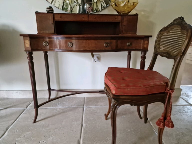 Mahogany Gainsborough ladies writing desk