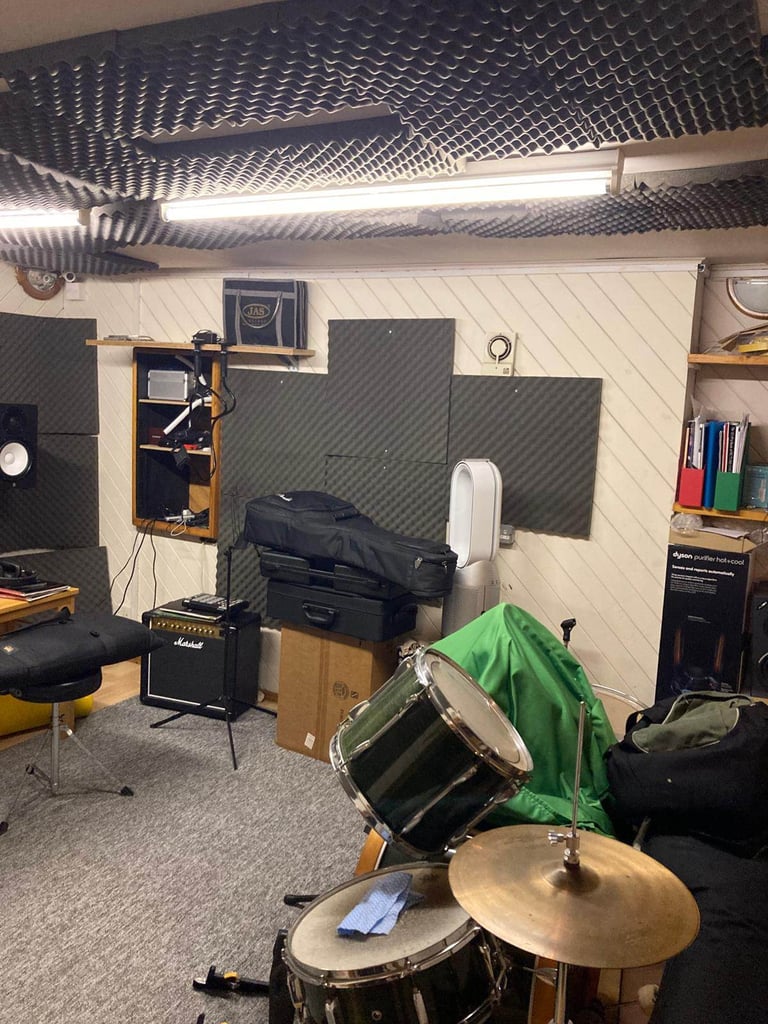 Music Studio/Office Share - Weekends (N7 8LT)