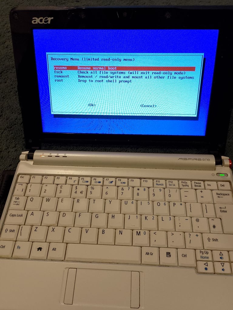 Acer Aspire one ZG5 AOA 1011 AW Not working and no charger Laptop