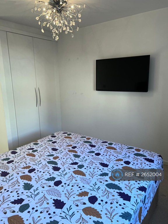 2 bedroom flat in Countess Way, Broughton, Milton Keynes, MK10 (2 bed) (#2652004)