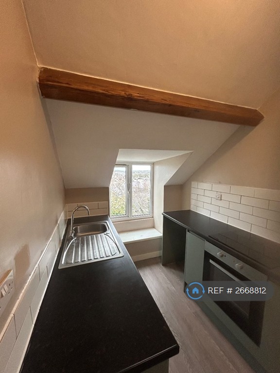 image for 1 bedroom flat in Port View House, Holyhead, LL65 (1 bed) (#2668812)