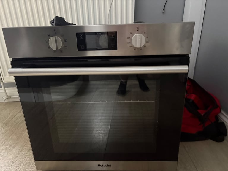 Hot point integrated oven 