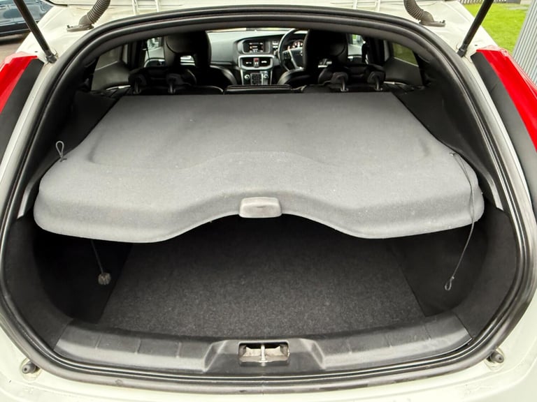 2015 Volvo V40 2.0 T2 R-Design Hatchback 5dr Petrol Manual Euro 6 (s/s) (122 ps) HATCHBACK Petrol...