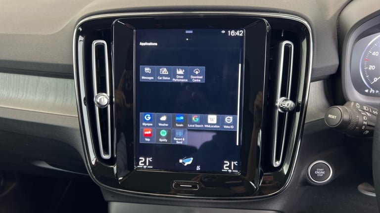 2021 Volvo XC40 Inscription, B4 mild hybrid (Rear Camera,  Black Leather Interior) Estate Petrol ...
