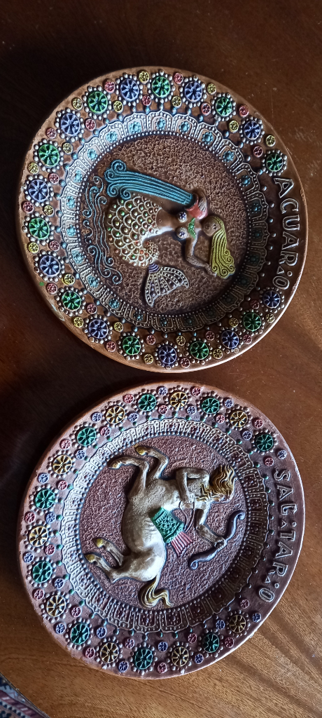 Collectable wall plates