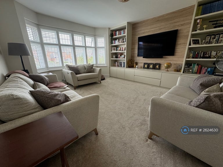 5 bedroom house in Barlow Road, Hamilton, Leicester, LE5 (5 bed) (#2624630)