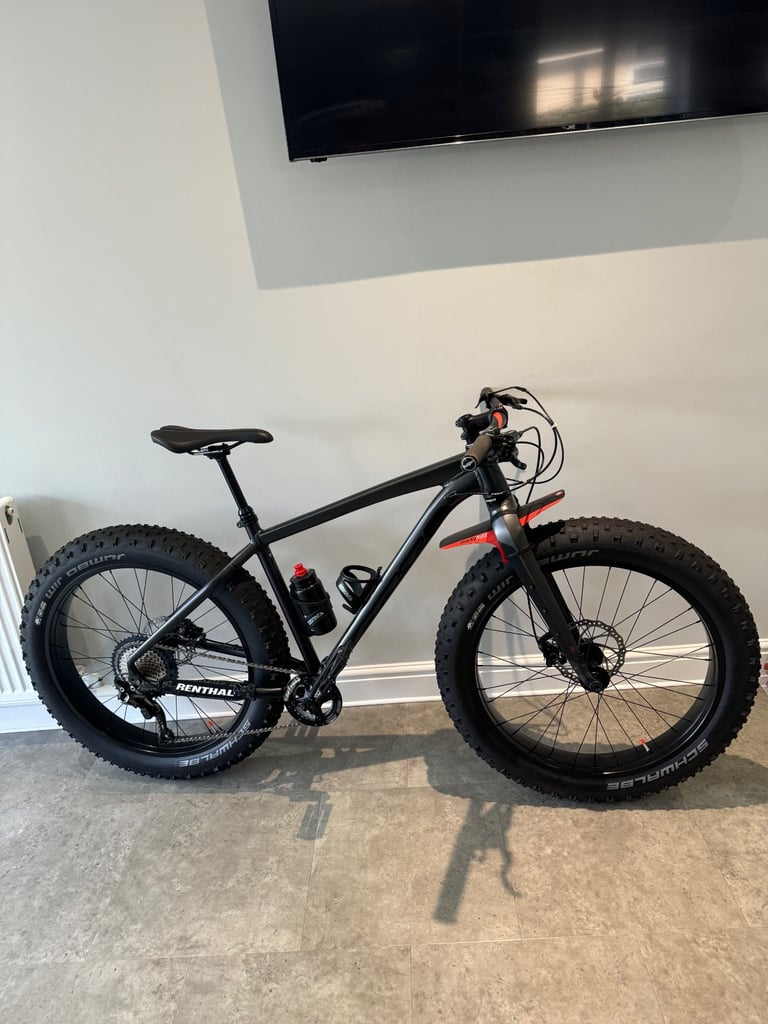 FELT DD70 FAT BIKE IN EXCELLENT CONDITION HARDLY BEEN USED
