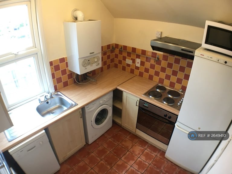 1 bedroom flat in Chester Street, Caversham, Reading, RG4 (1 bed) (#2649410)
