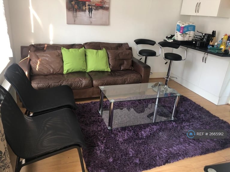 image for 6 bedroom house in Rupert Road, Guildford, GU2 (6 bed) (#2665912)