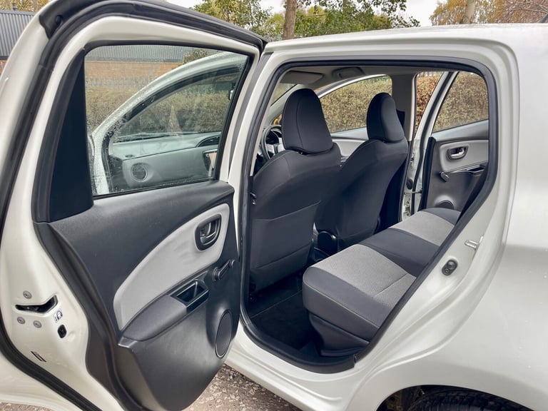 2015 Toyota Yaris 1.5 Hybrid Icon 5dr CVT ULEZ Compliance  HATCHBACK Petrol/Electric Hybrid Autom...