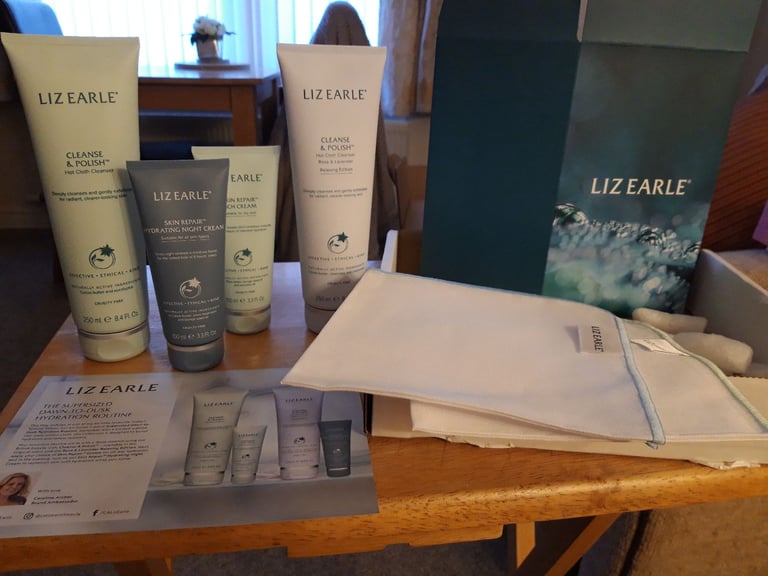image for Luxury Brand Liz Earle  Super sized Christmas set. Brand new! 