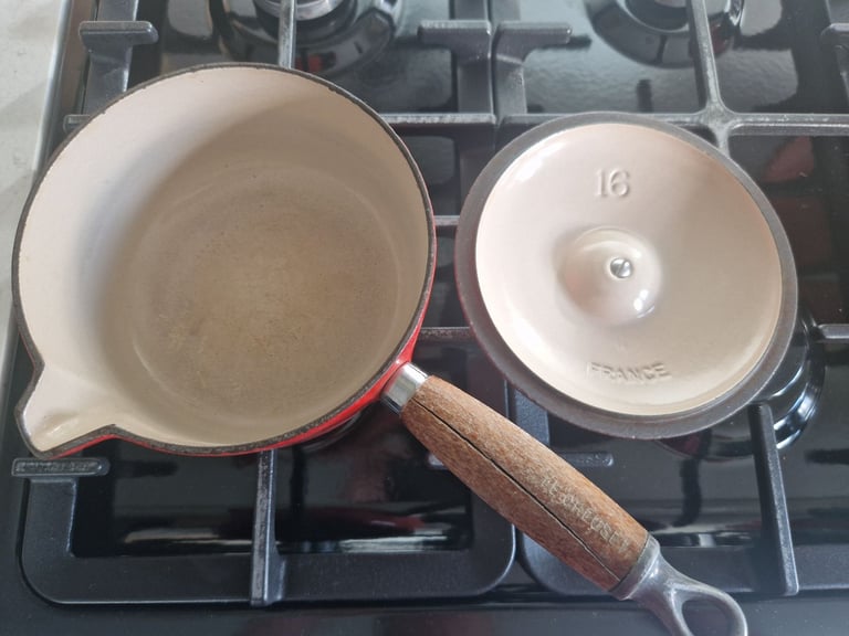Le Creuset set of 5 pans with lids
