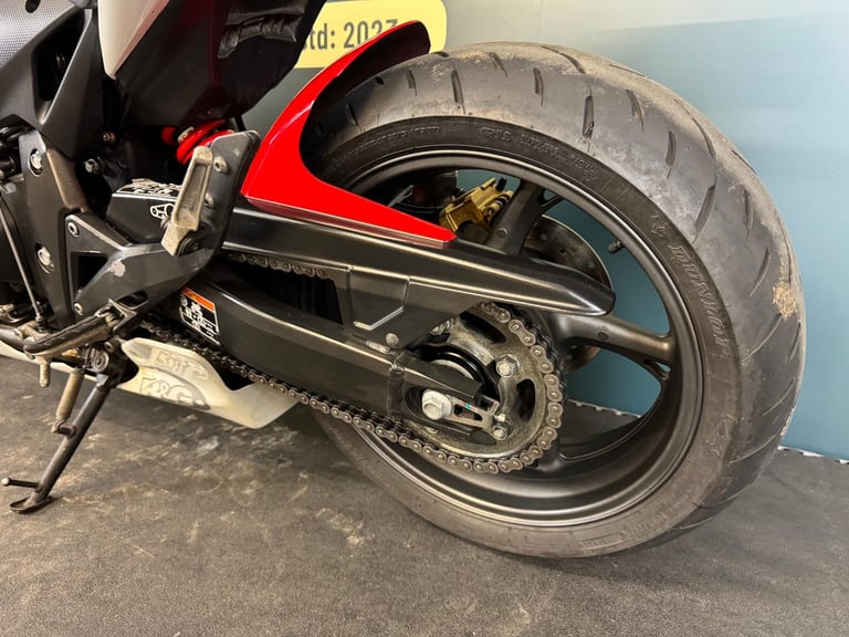 Honda CBR600F 2011 RED AND WHITE