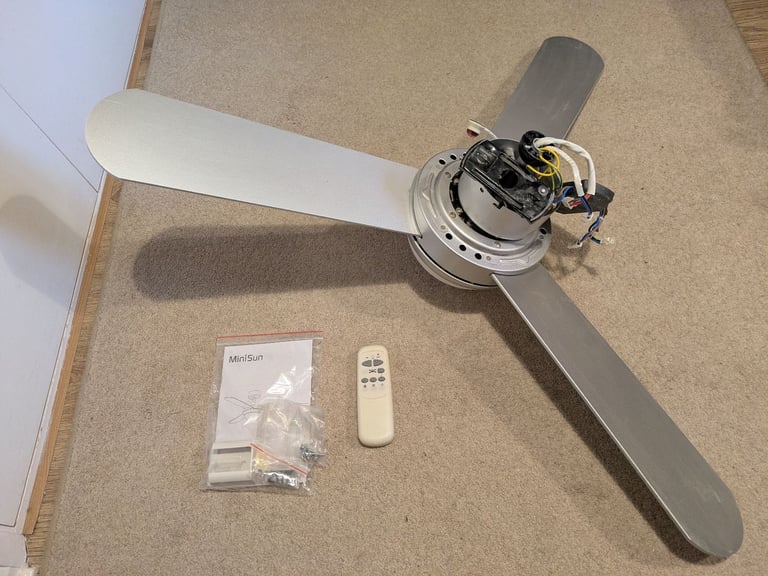 image for Ceiling fan with light and remote control