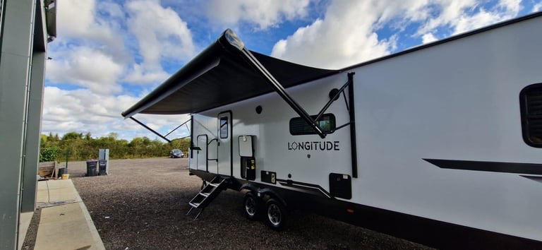 Forest River East To West Longitude 319BH American Caravan 5th Wheel