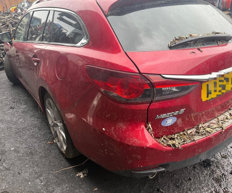 Breaking spare parts mazda 6 estate red 