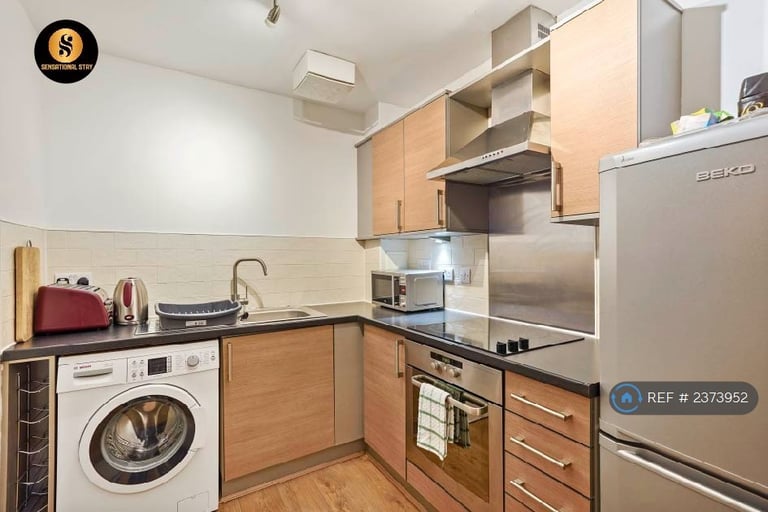 2 bedroom flat in West Granton Road, Edinburgh, EH5 (2 bed) (#2373952)