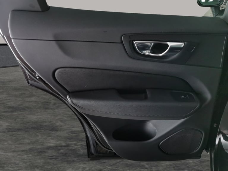 2019 Volvo XC60 2.0 D4 Momentum SUV 5dr Diesel Auto Euro 6 (s/s) (190 ps) - AUTO PARK - LED Suv D...