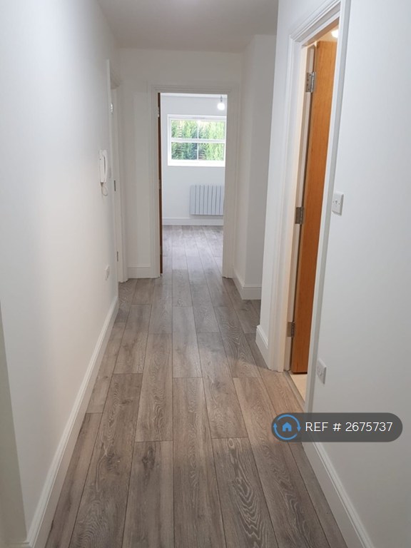 2 bedroom flat in Kitchener House, High Wycombe, HP11 (2 bed) (#2675737)