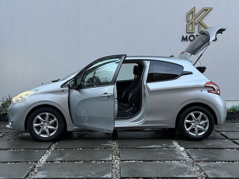 2015 Peugeot 208 1.2 VTi Style 3dr HATCHBACK PETROL Manual