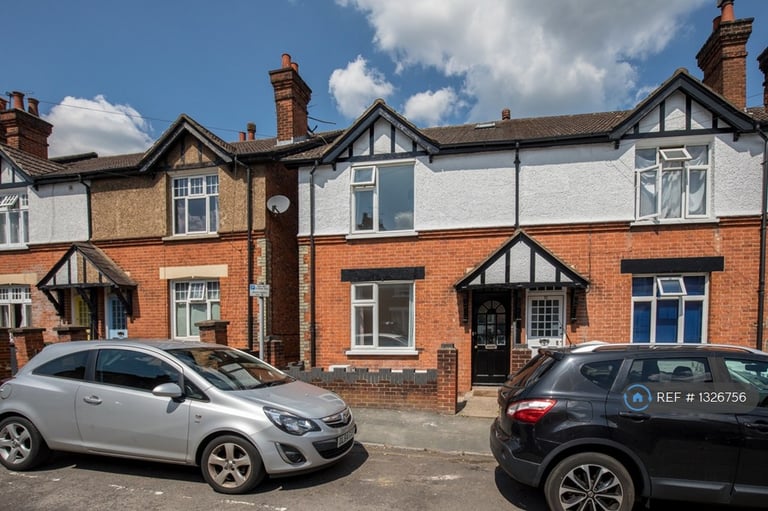 6 bedroom house in Rupert Road, Guildford, GU2 (6 bed) (#1326756)