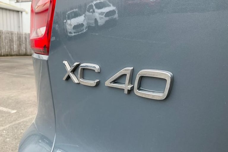 2020 Volvo XC40 2.0 B4P R DESIGN Pro 5dr Auto Semi-Auto Estate Petrol Semi Automatic