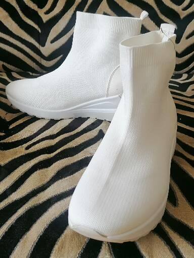 image for  DUNE as NEW White Ankle Boots size 6 