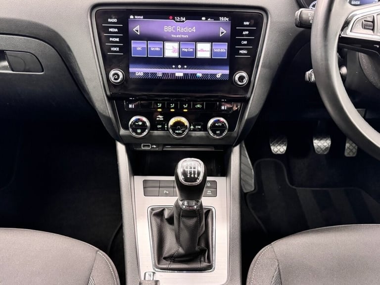 2019 Skoda Octavia 1.5 TSI GPF ACT SE TECHNOLOGY FIVE DOOR 150 BHP + PARKING SENSORS + APPLE P Ha...