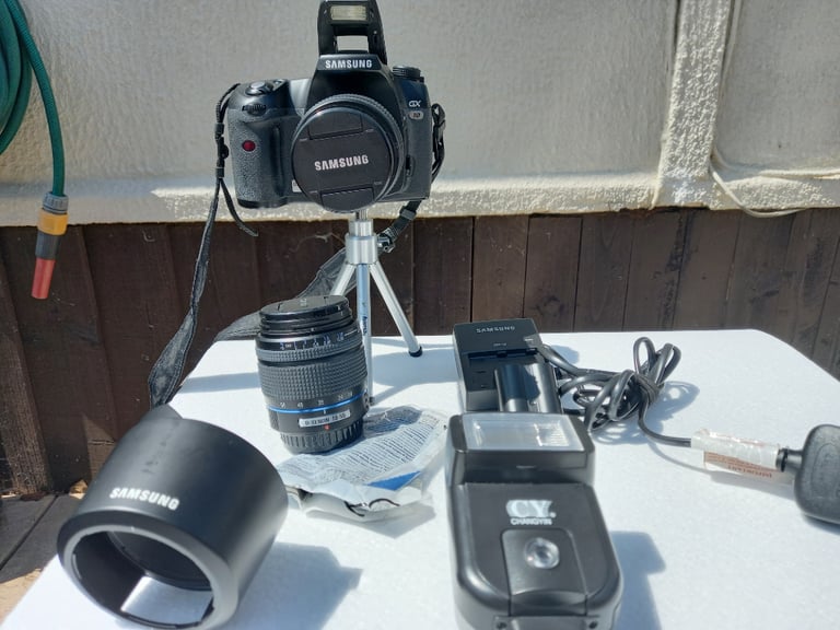 Samsung Digimax GX-10 10.2MP Digital SLR Camera