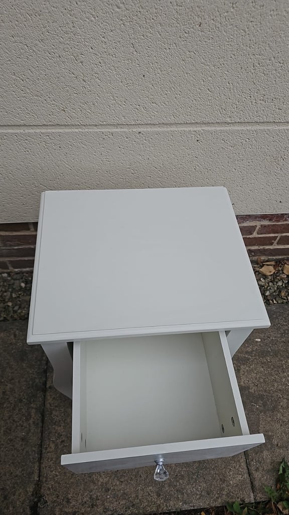 Bedside table 