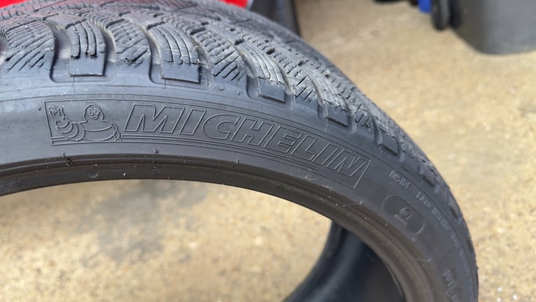 2 x 235/35 R19  91V Michelin Pilot Alpin
