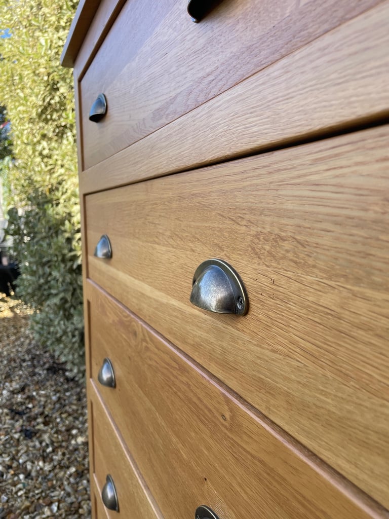Solid oak chest of drawers 
