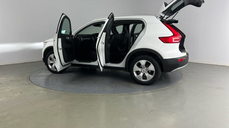 2020 Volvo XC40 T3 Momentum Automatic Estate Petrol Automatic