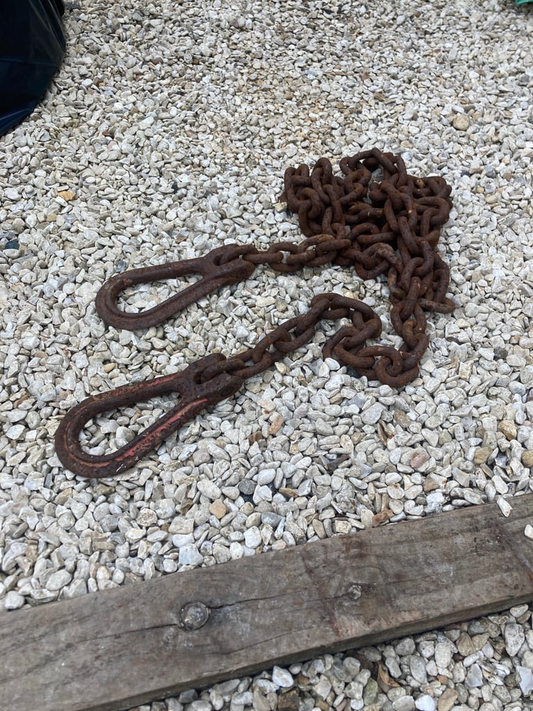 Small lifting chain or towing chain
