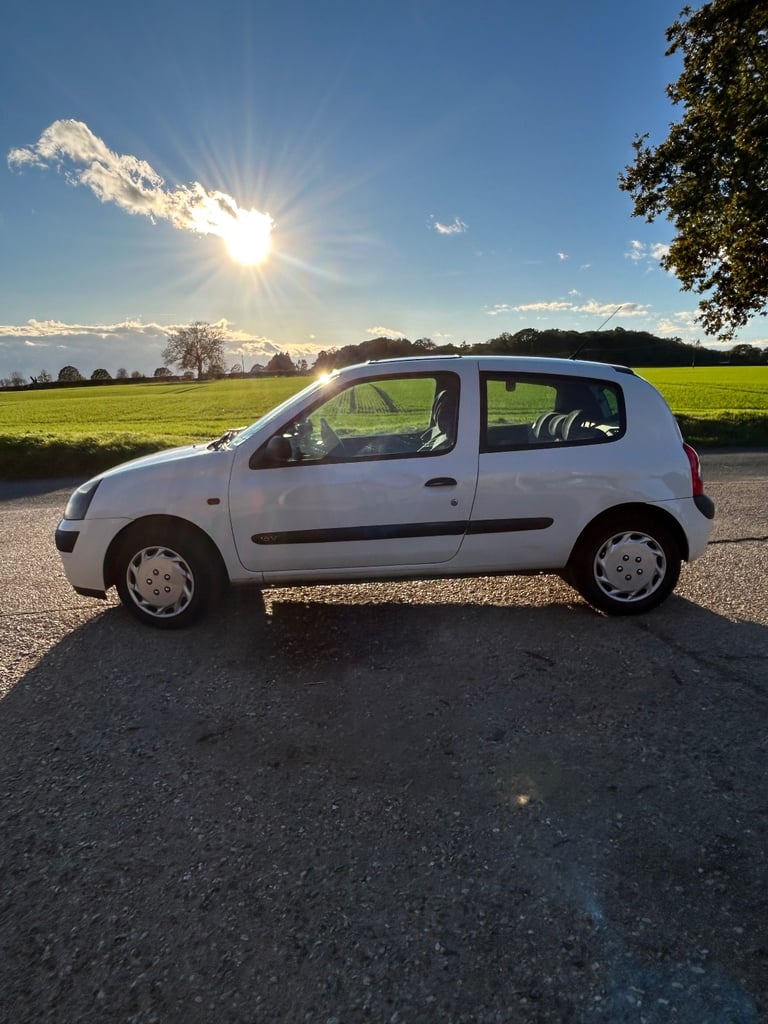 Automatic Renault, CLIO, Hatchback, 2002, 1149 (cc), 3 doors