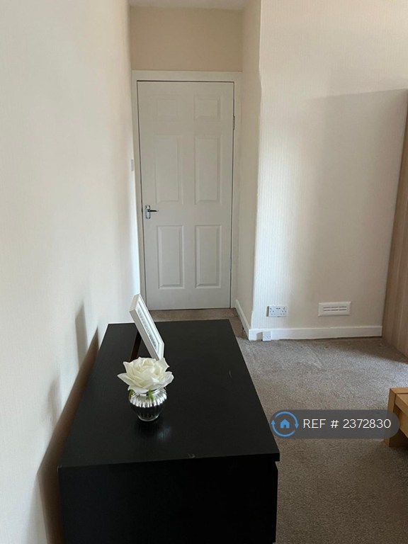 2 bedroom flat in Burnbank Street, Coatbridge, ML5 (2 bed) (#2372830)
