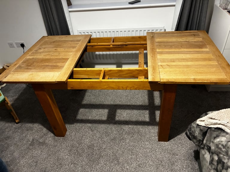 image for Extendable solid oak dining table sits 4-6 when extended 