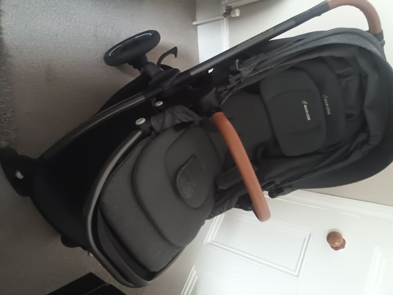 Maxi Cosi Adorra 3 in 1 travel system.