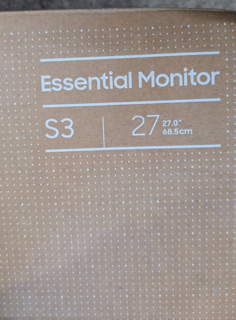 Samsung 27 inch Essential Curved Monitor (S3) – Excellent Condition
