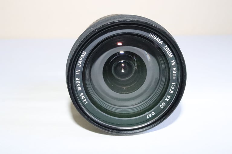 Sigma 18-50mm f/2.8 EX DC Macro Lens for Canon