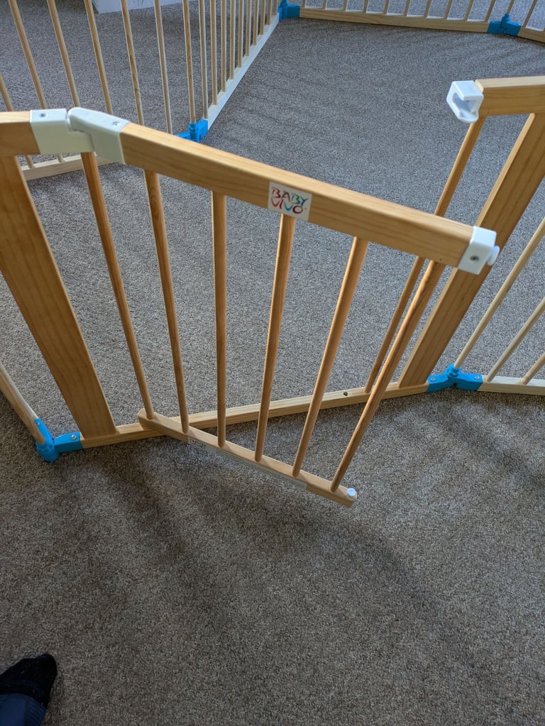 Baby Vivo wooden play pen
