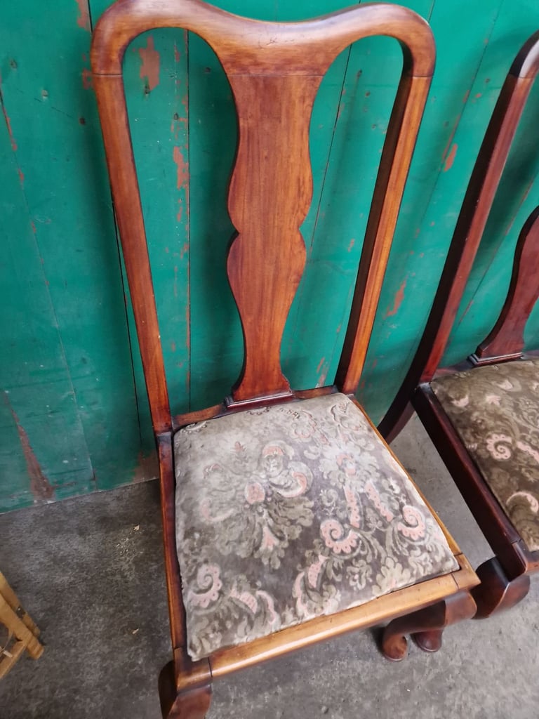 Set of 4 dining chairs