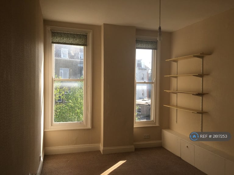 2 bedroom flat in Royal York Villas, Bristol, BS8 (2 bed) (#2617253)